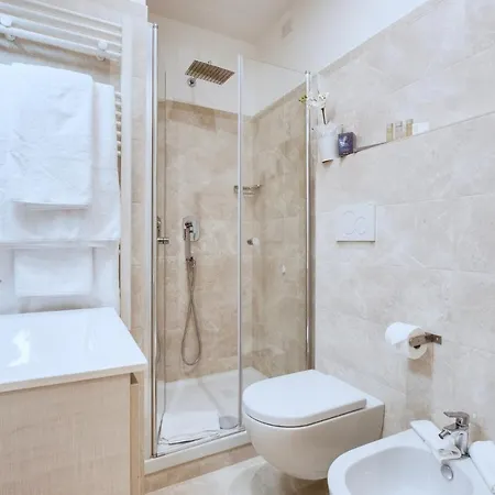 Flats Via Delle Muratte 2mins To Trevi Fountain Apartment Rom